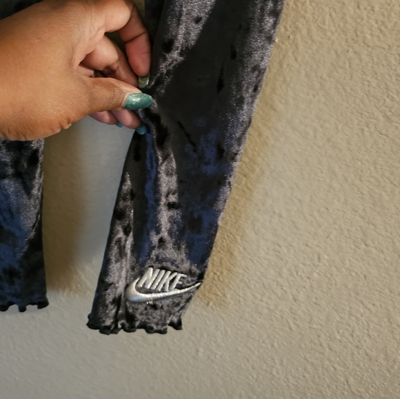 Nike Kids Pink Top and Black Leggings Set - Picture 3 of 7